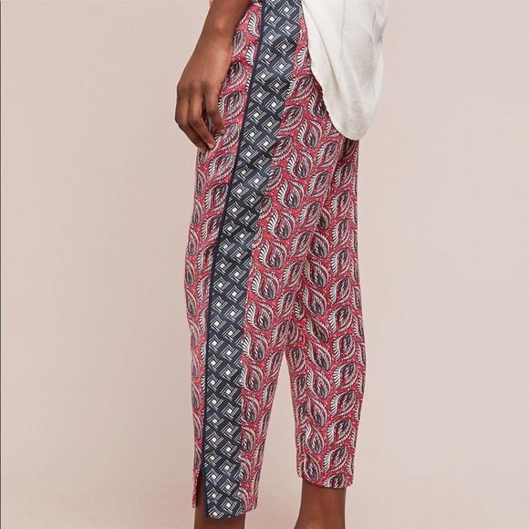 ETT:TWA by ANTHROPOLOGIE Cardiff Pants in red and navy leaf print - Picture 2 of 9